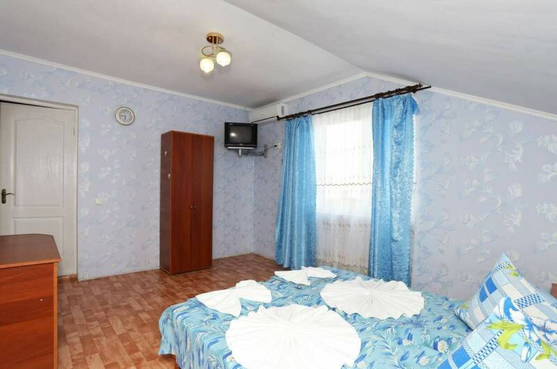 Двухместный номер с удобствами на этаже