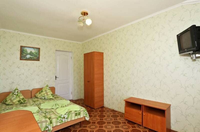 Двухместный номер с удобствами на этаже