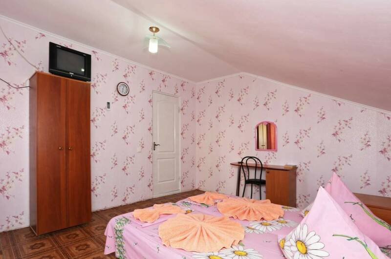 Двухместный номер с удобствами на этаже