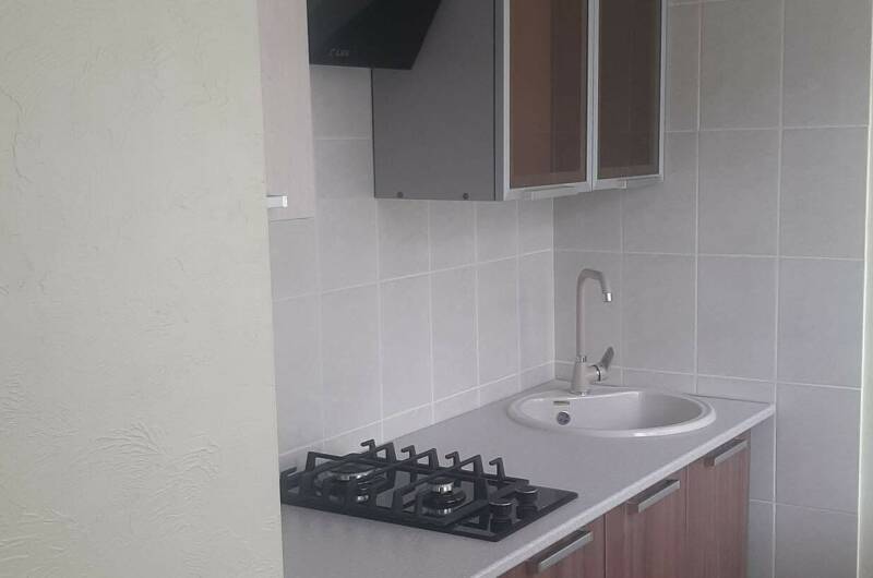 Отдельный дом с удобствами с кухней и балконом