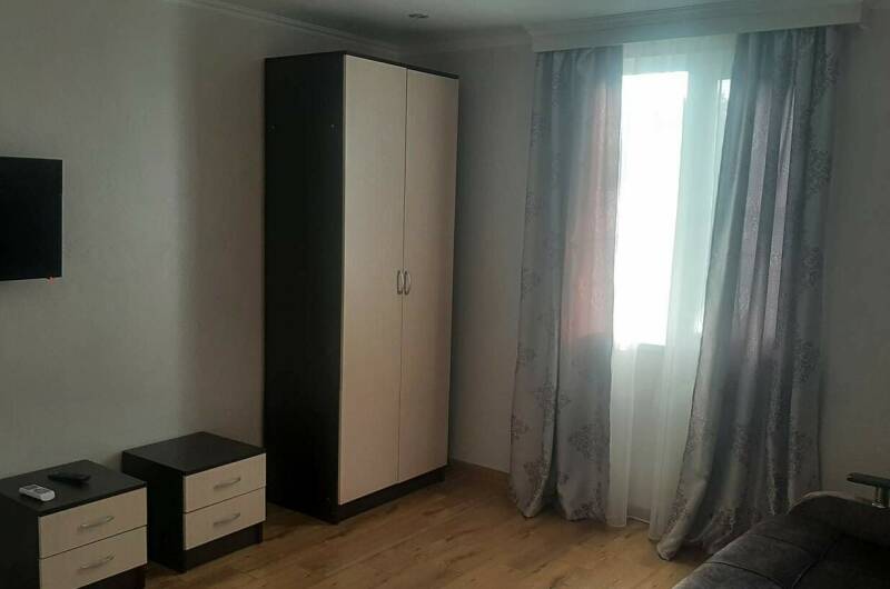 Отдельный дом с удобствами с кухней и балконом