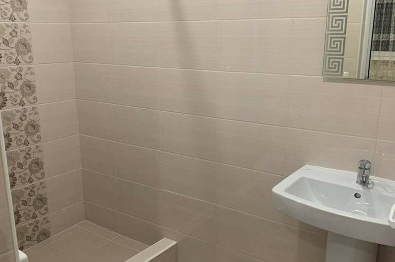 Отдельный дом с удобствами с кухней и балконом