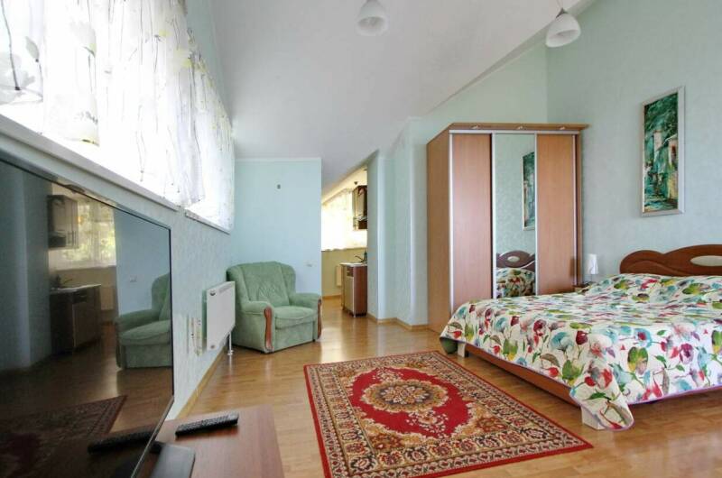 Зеленый номер-студия