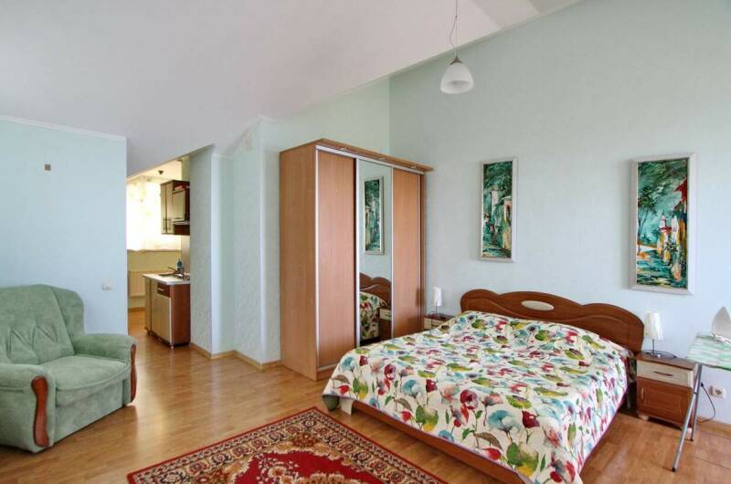 Зеленый номер-студия