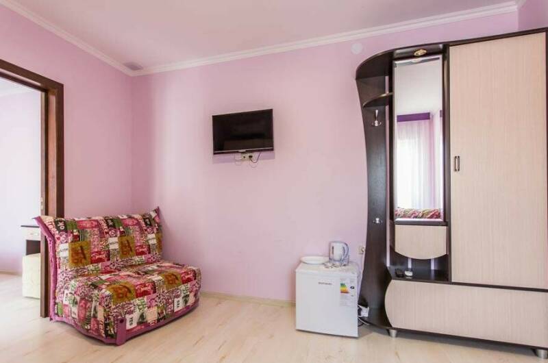 Двухкомнатный двухместный номер с доп. местами-3*