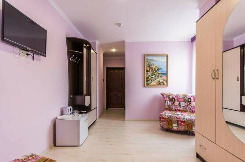 Двухкомнатный двухместный номер с доп. местами-3*