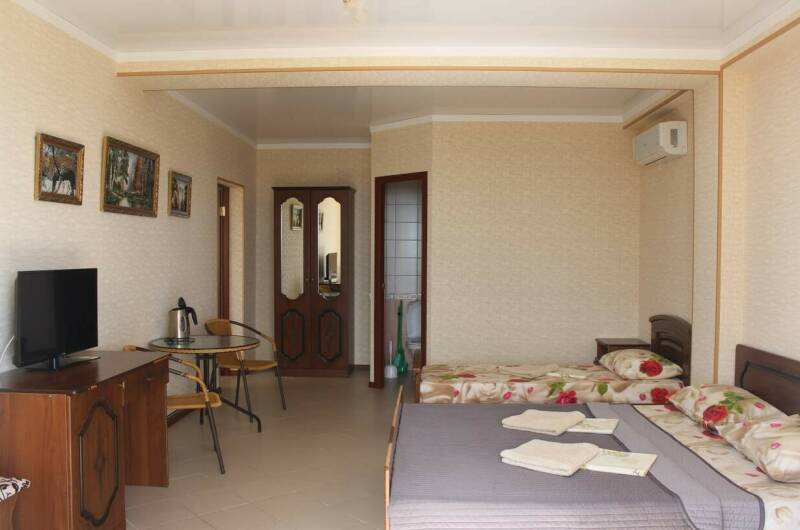 5-ти местный (2-х комнатный) номер с видом на море