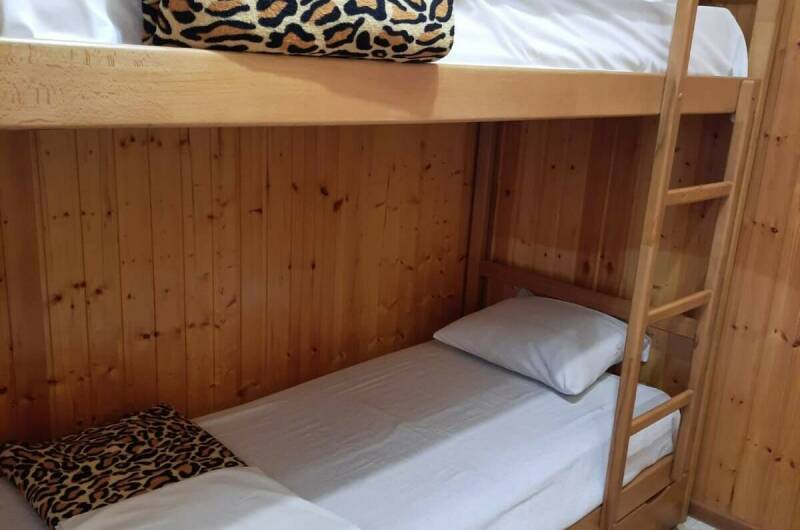 Четырехместный смежный номер