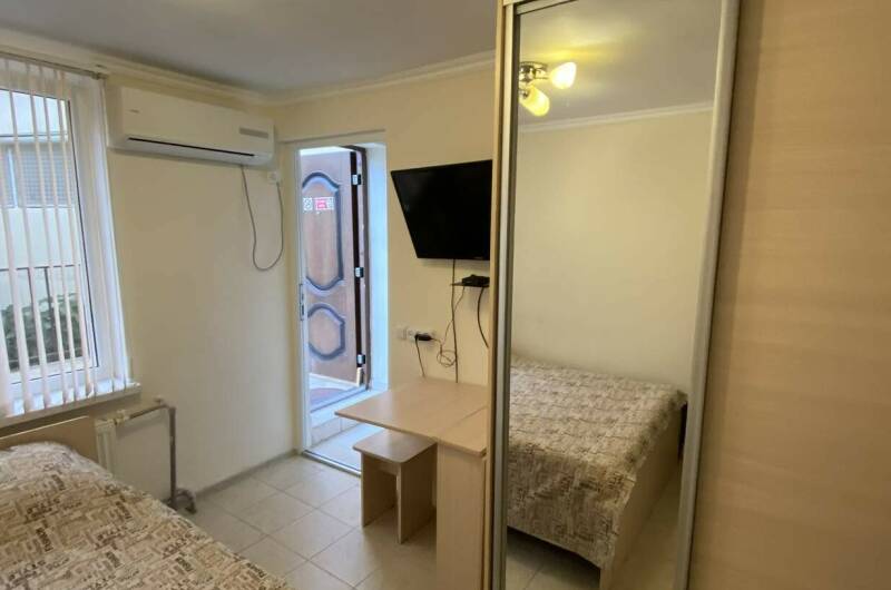 2-х местный номер (1 этаж) общая кухня на 2 номера