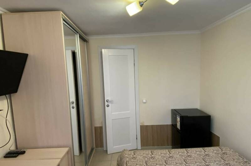 2-х местный номер (1 этаж) общая кухня на 2 номера