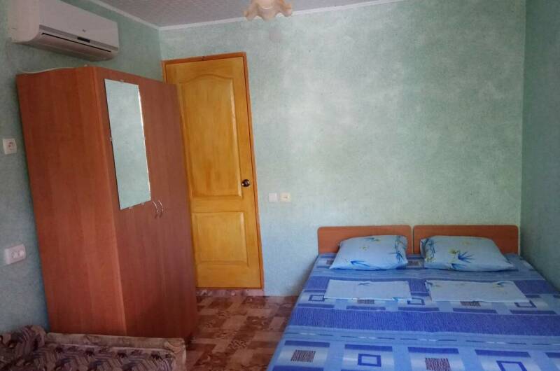 Трёхместный номер с удобствами и кондиционером