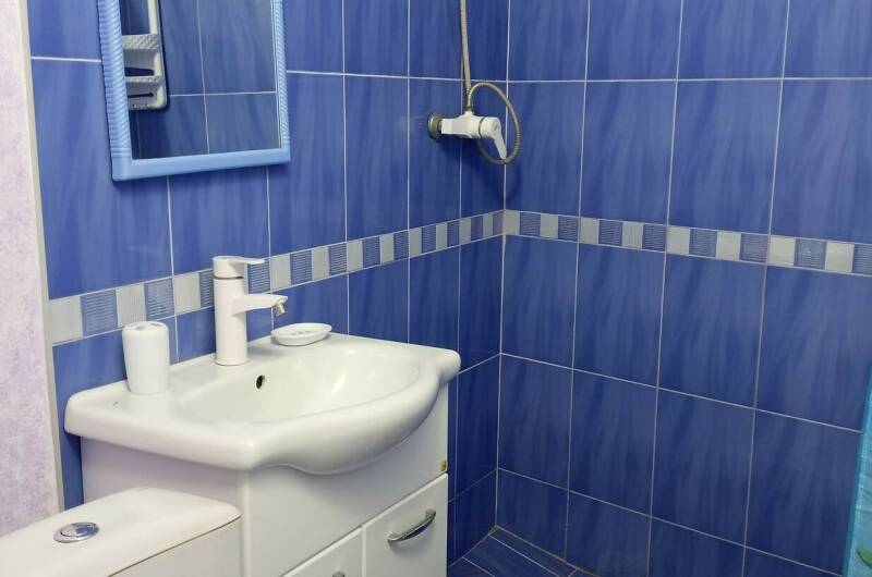 Трёхместный номер с удобствами и кондиционером