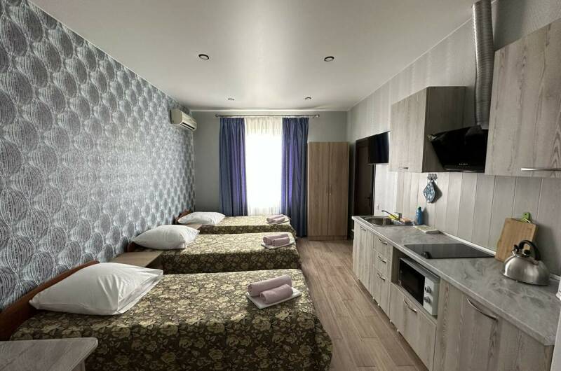 Студия трехместная