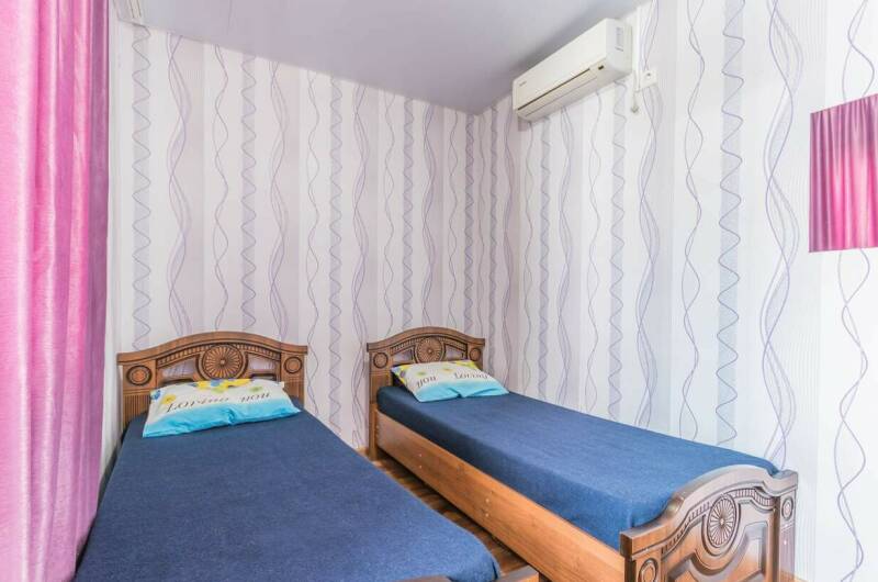 Двухместный номер с удобствами на этаже на 2номера