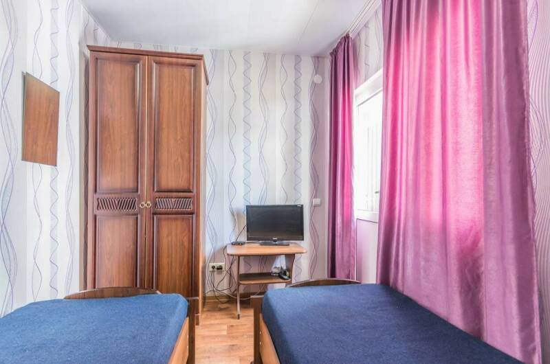 Двухместный номер с удобствами на этаже на 2номера