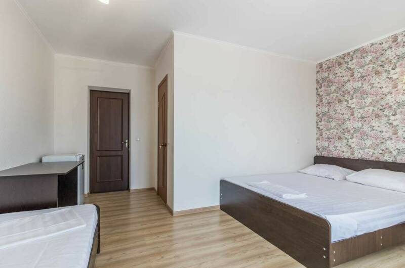 Трехместный номер Стандарт с балконом