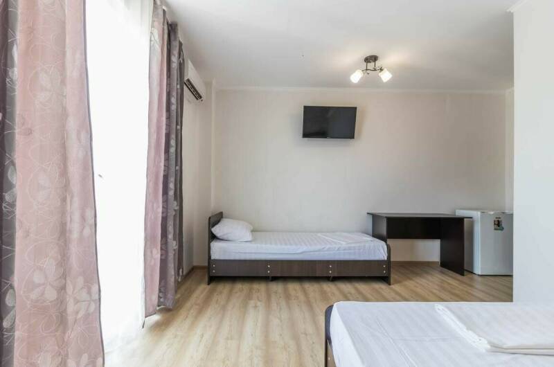 Трехместный номер Стандарт с балконом