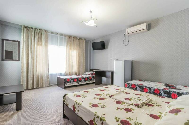 Четырехместный номер Стандарт с балконом на 2ном