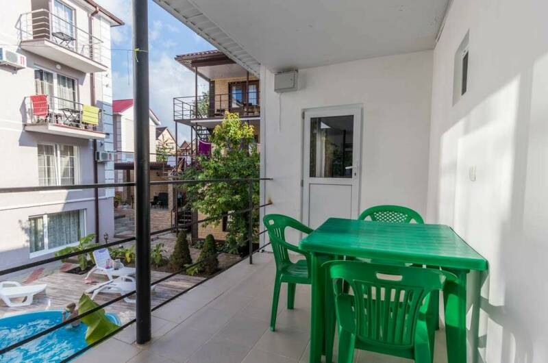 Четырехместный номер Стандарт с балконом на 2ном