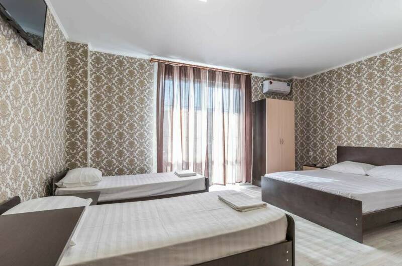 Четырехместный номер Стандарт с индивид. балконом