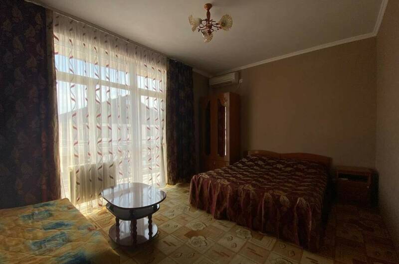 3−4-х местный номер с балконом (1, 3, 4, 5 этаж)