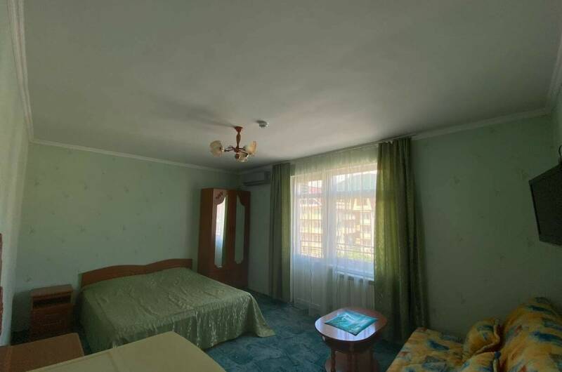 3−4-х местный номер с балконом (1, 3, 4, 5 этаж)