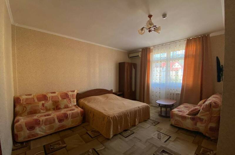 Семейный номер с балконом (1, 3−4−5 этаж)