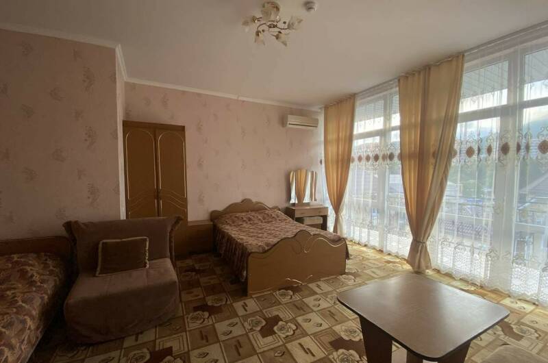 Семейный номер с балконом (1, 3−4−5 этаж)