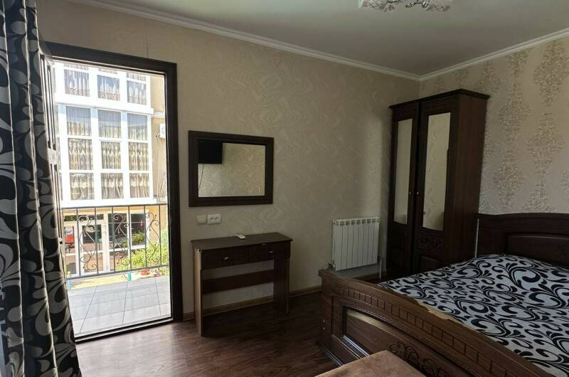 Отдельный 3х-комнатный коттедж с кухней