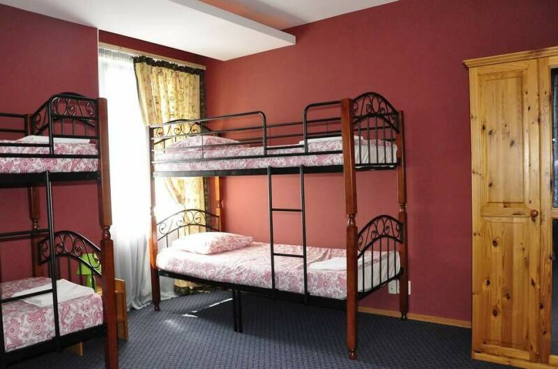 6-ти местный номер "Гранатовый"