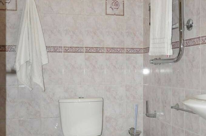 6-ти местный номер "Гранатовый"