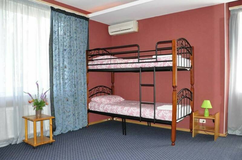 6-ти местный номер "Гранатовый"