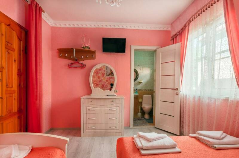 3-х местный номер стандарт с удобствами «Роза»