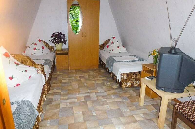 Трехместный домик