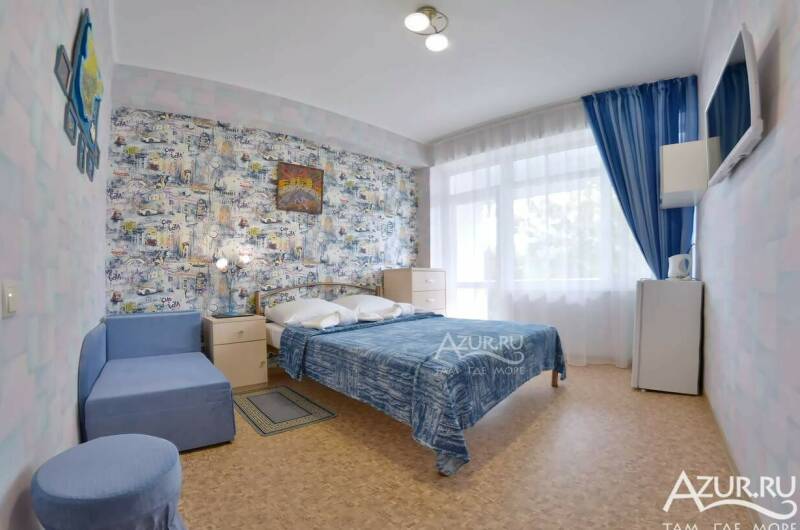 Трехместный номер с балконом