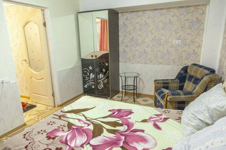 Двухкомнатный с мини-кухней