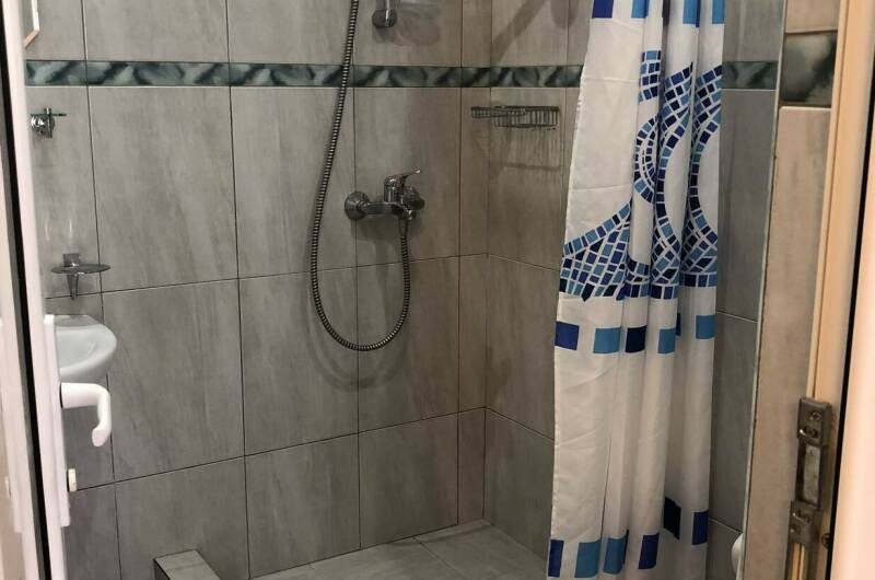 Трехместная комната с удобствами