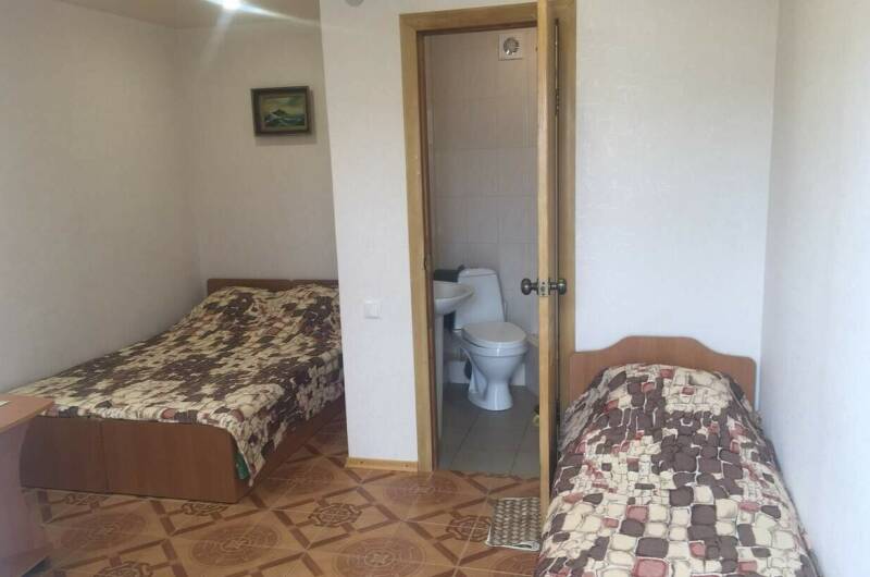 № 1 однокомнатный трёхместный номер