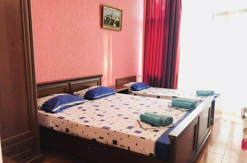 3-х местные номера 2−этаж с видом на двор