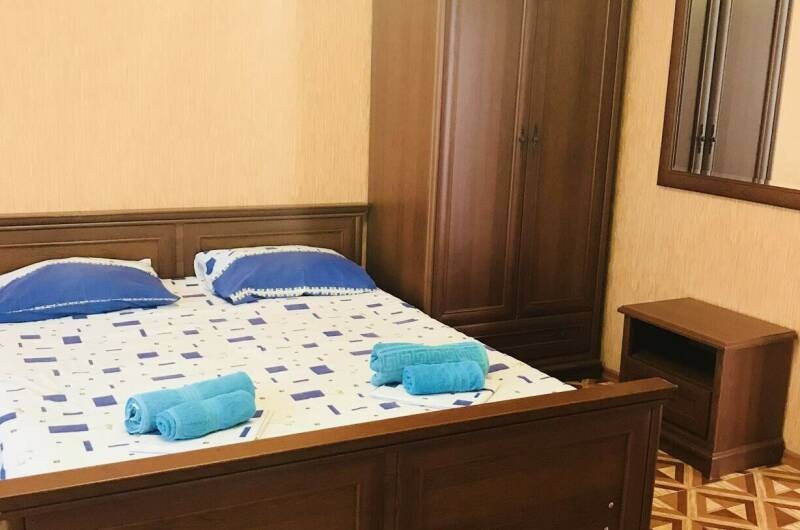 3-х местные номера 3 эт. с видом на двор