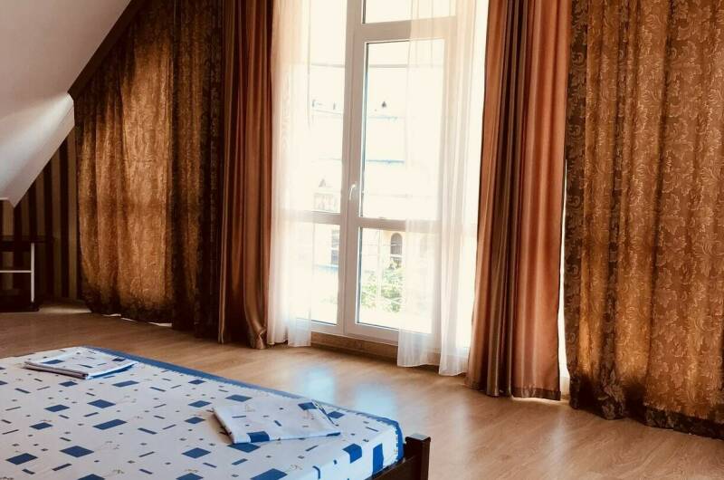 Трёхместный номер + доп места (45км) с балконом