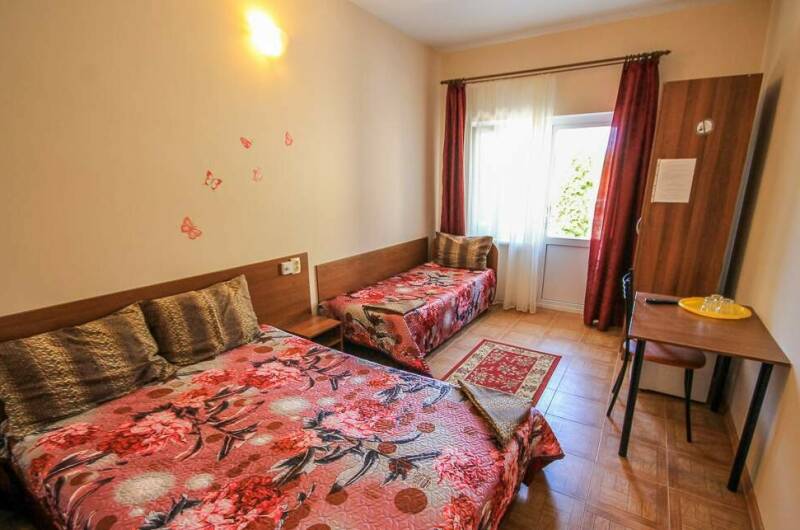 Трехместный на террасе