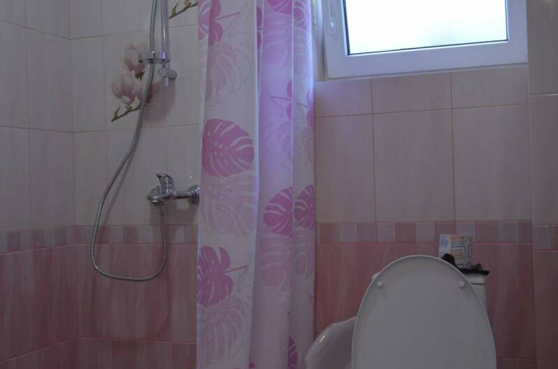 Семейная комната с перегородкой и кухней 2−4 чел