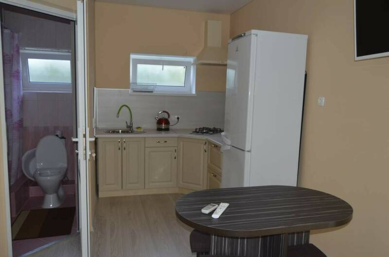 Семейная комната с перегородкой и кухней 2−4 чел