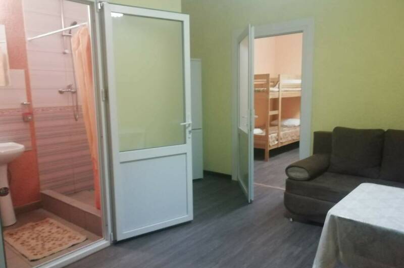 Двухкомнатный номер с кухней «Семейный» (4−6 чел)