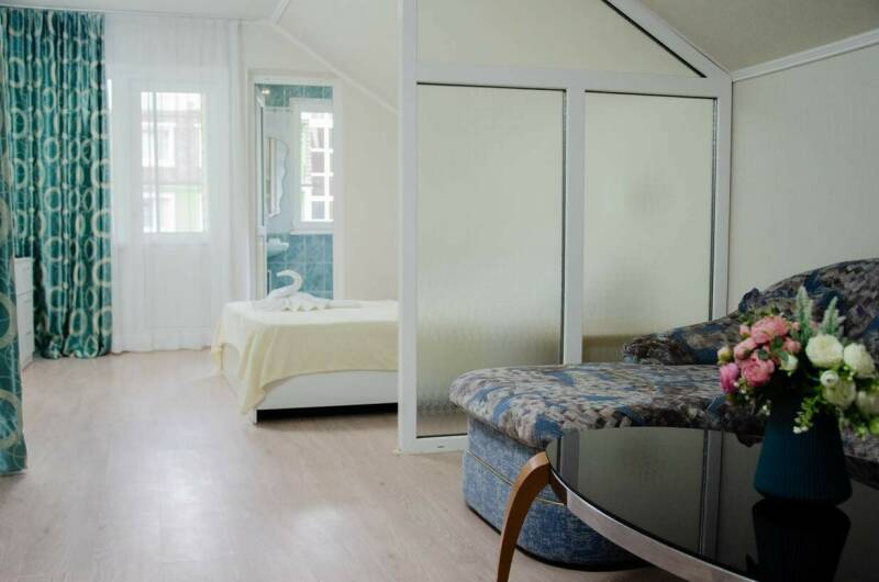 Студия с балконом