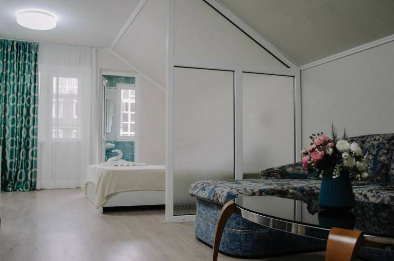 Студия с балконом