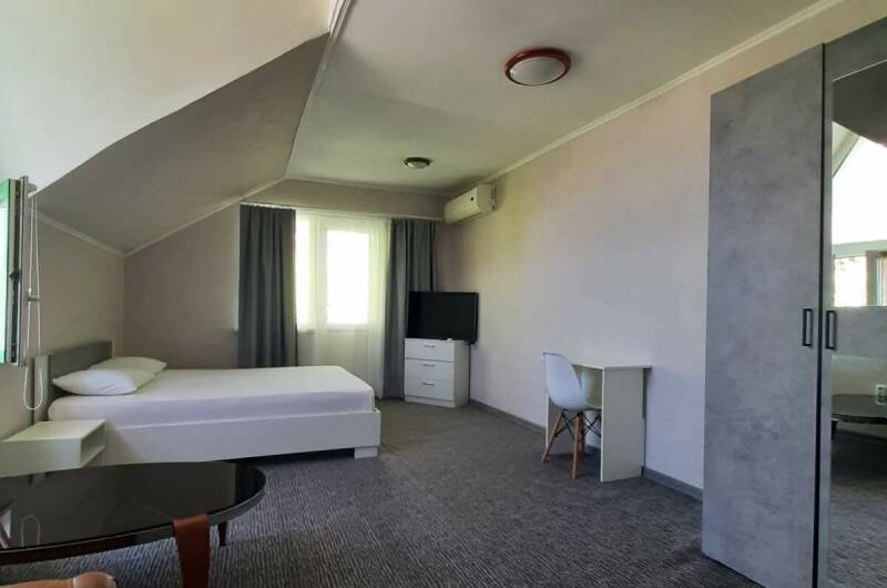 Студия с балконом и внешнем сан узлом