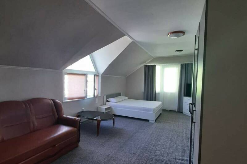 Студия с балконом и внешнем сан узлом