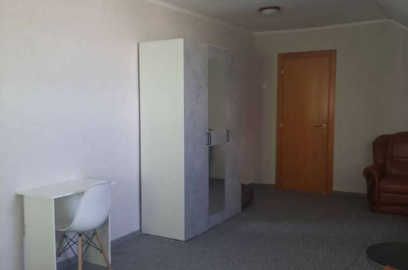 Студия с балконом и внешнем сан узлом